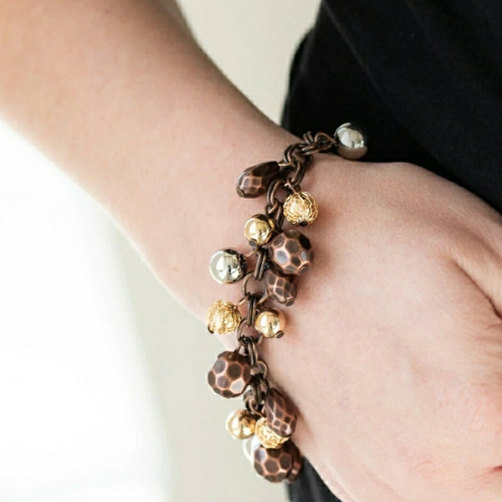 💢5/$10💢Elegant Gold and Brown Charm Bracelet